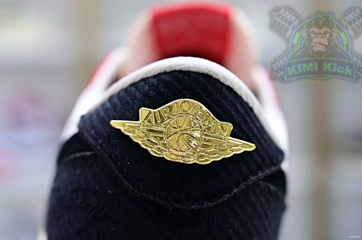 Trophy Kimikick Air “Away” 1 Room x Jordan Jordan Low OG 0506